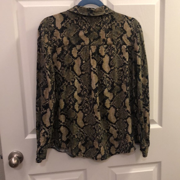 H&M snakeskin top - Picture 6 of 7